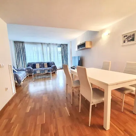 Ancora Frontbeach Luxury Lägenhet *